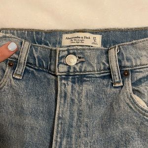 ABERCROMBIE JEANS: The 90s Straight Ultra High Rise Jeans